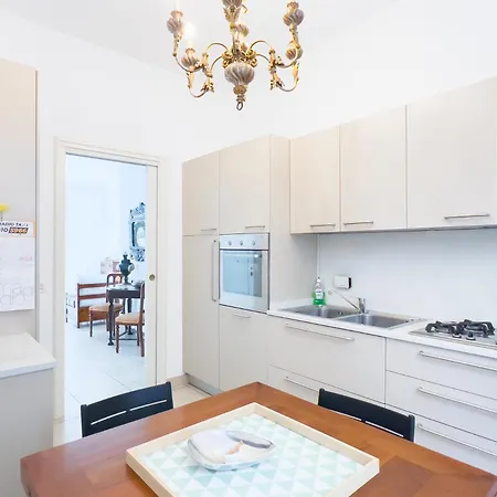 Queen Elena Luxury Apartment Genua