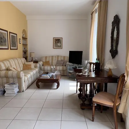 Queen Elena Luxury Apartment Genoa