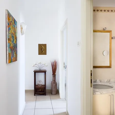 Queen Elena Luxury Lejlighed *