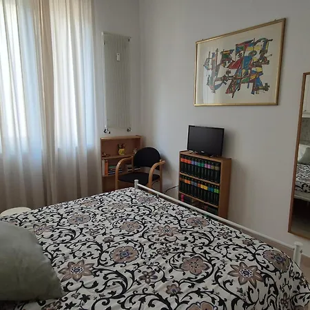 Queen Elena Luxury *